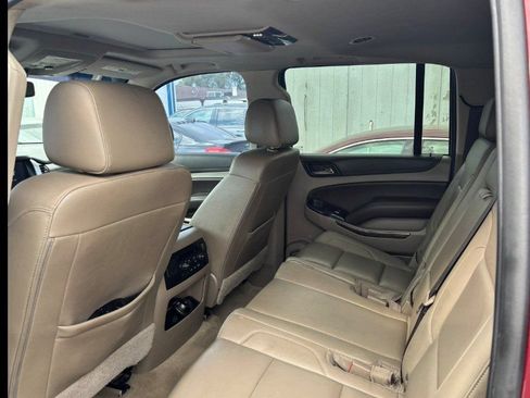 Used 2018 Chevrolet Suburban LT w/ LT Signature Package AWD/4WD image 3