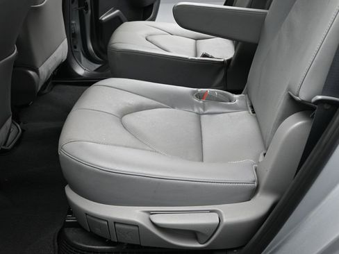 Used 2023 Toyota Highlander Limited image 14