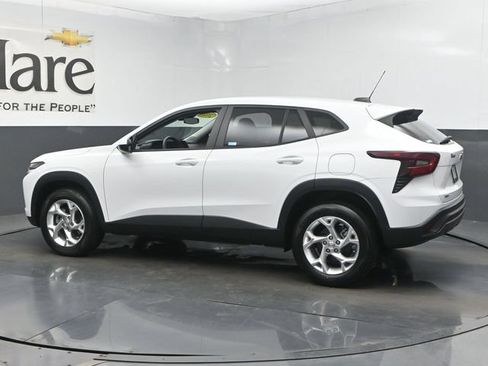 Used 2024 Chevrolet Trax LS w/ LS Convenience Package FWD image 56