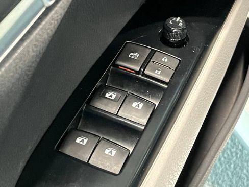 Used 2020 Toyota Camry LE FWD image 31