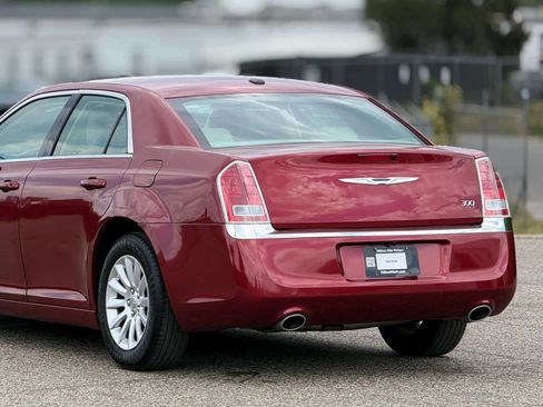 Used 2014 Chrysler 300 RWD image 16
