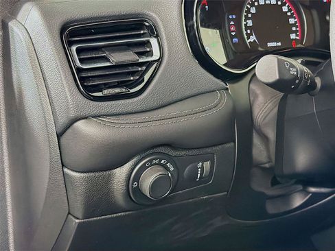 Used 2024 Dodge Durango SXT w/ SXT Blacktop Group AWD/4WD image 17