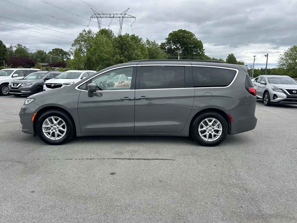 Used 2022 Chrysler Pacifica Touring-L FWD image 6