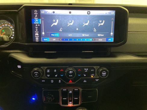 Certified 2024 Jeep Wrangler Sahara w/ Technology Group image 15