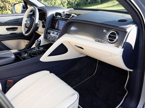 Used 2023 Bentley Bentayga AWD/4WD image 4