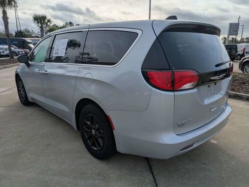 Certified 2022 Chrysler Voyager LX image 6