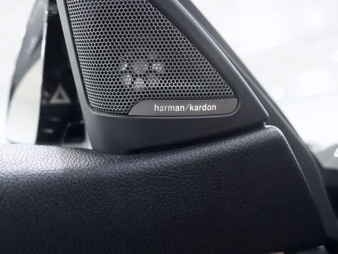 Used 2018 BMW M4 Convertible RWD image 33
