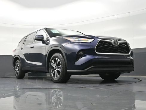 Used 2021 Toyota Highlander XLE FWD image 31