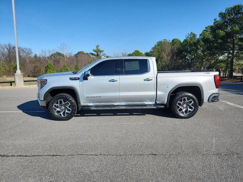 Used 2022 GMC Sierra 1500 SLT w/ SLT Premium Plus Package image 2