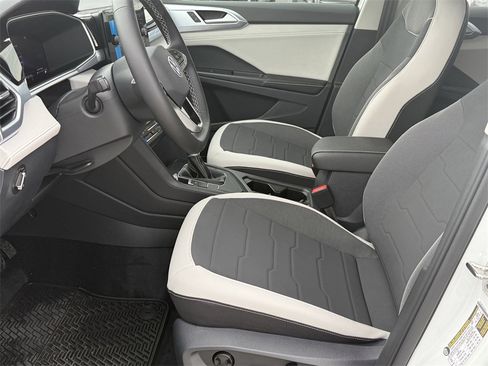 New 2026 Volkswagen Taos SE image 12