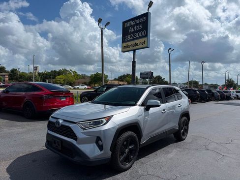 Used 2020 Toyota RAV4 XLE w/ Convenience Package AWD/4WD image 1