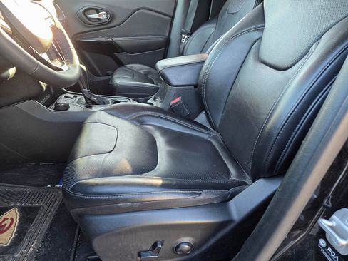 Used 2023 Jeep Cherokee Altitude Lux image 10