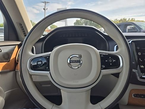 Used 2021 Volvo XC90 T6 Momentum image 42