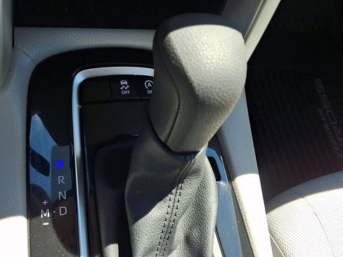 Used 2025 Toyota Corolla Cross L FWD image 14