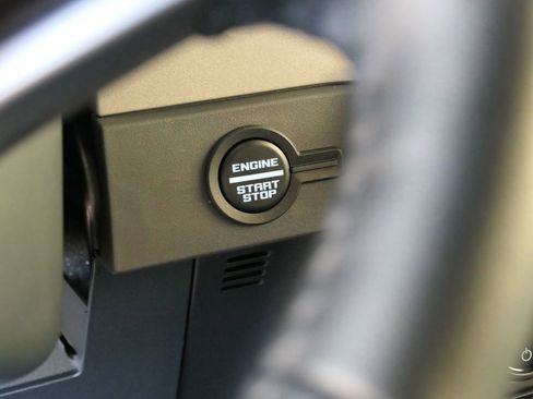 Used 2025 Ford Bronco Outer Banks image 18