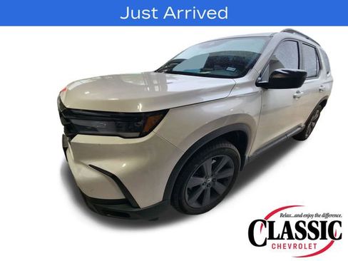 Used 2025 Honda Pilot Sport image 3