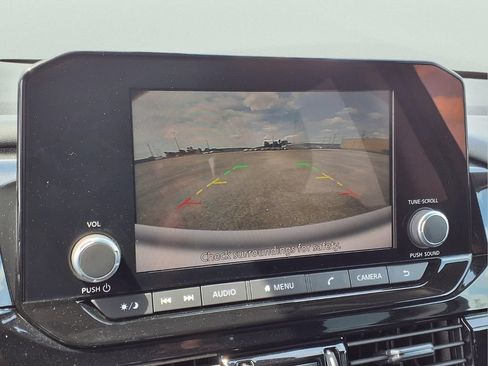 Used 2025 Nissan Pathfinder SV FWD image 11
