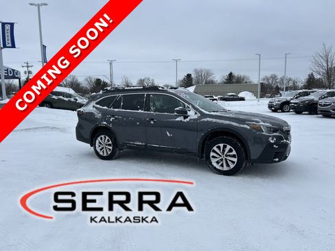 Used 2021 Subaru Outback Premium image 1