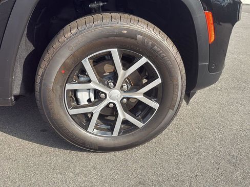 New 2025 Jeep Grand Cherokee Limited w/ Luxury Tech Group II image 9