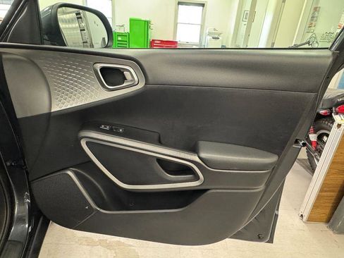 Used 2025 Kia Soul LX w/ LX Technology Package image 16