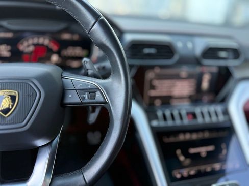 Used 2022 Lamborghini Urus image 14