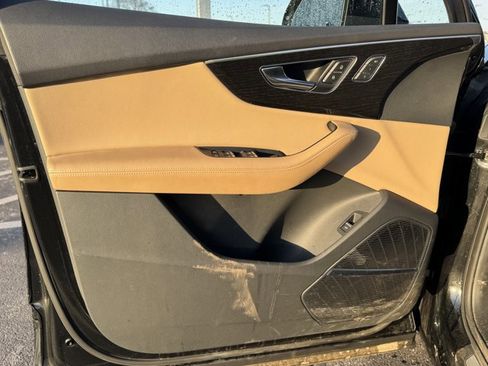 Used 2022 Audi Q7 3.0T Prestige w/ Prestige Package image 9