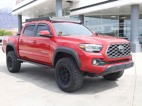 Used 2022 Toyota Tacoma TRD Off-Road w/ Technology Package AWD/4WD image 8