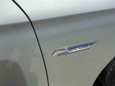 Used 2011 BMW 550i xDrive Sedan AWD/4WD image 33