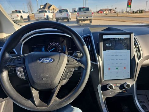 Used 2021 Ford Edge SE image 33