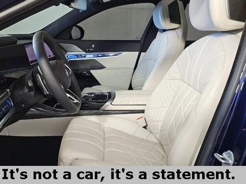Used 2025 BMW 740i xDrive w/ Premium Package image 5