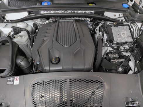 Certified 2025 Porsche Macan Turbo AWD/4WD image 24