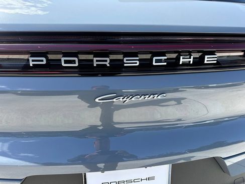 Used 2026 Porsche Cayenne E-Hybrid AWD/4WD image 14