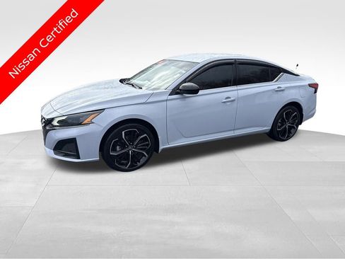 Used 2023 Nissan Altima 2.5 SR image 2
