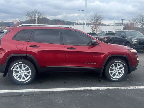 Used 2015 Jeep Cherokee Sport w/ Cold Weather Group image 4