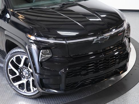 Used 2025 Chevrolet Silverado EV RST AWD/4WD image 51