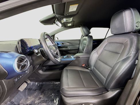 Used 2024 Chevrolet Equinox EV LT FWD image 22