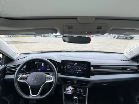 Used 2025 Volkswagen Jetta SE image 35