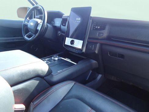 Used 2022 Ford Expedition Limited image 28