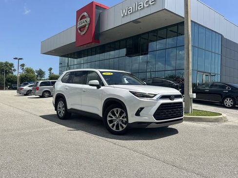 Used 2024 Toyota Grand Highlander FWD image 1