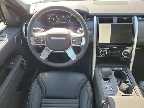New 2025 Land Rover Discovery S image 19