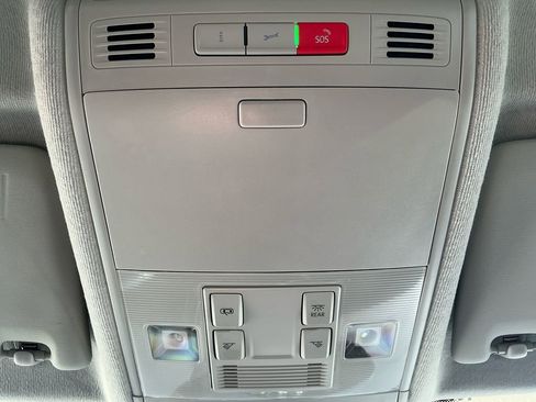 Used 2023 Volkswagen Tiguan SE image 25