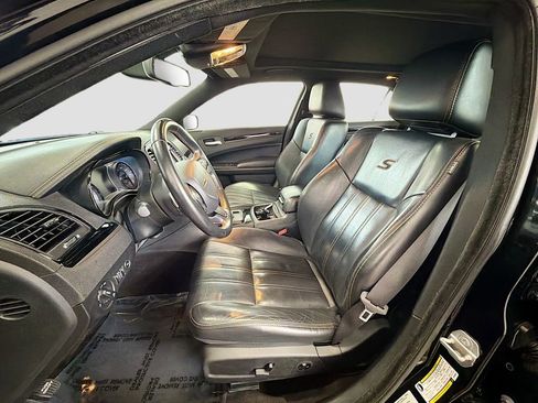 Used 2016 Chrysler 300 S image 21