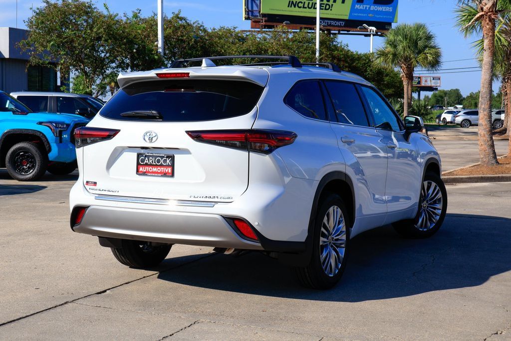 New 2026 Toyota Highlander Platinum AWD/4WD image 2