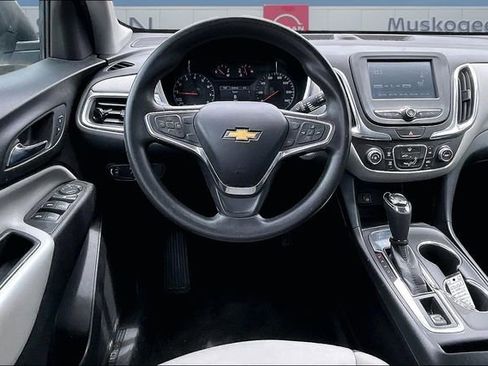 Used 2018 Chevrolet Equinox LS FWD image 8