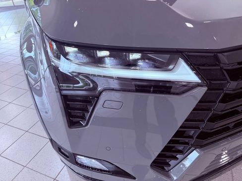 Used 2024 Lexus GX 550 w/ Accessory Package (31) AWD/4WD image 19