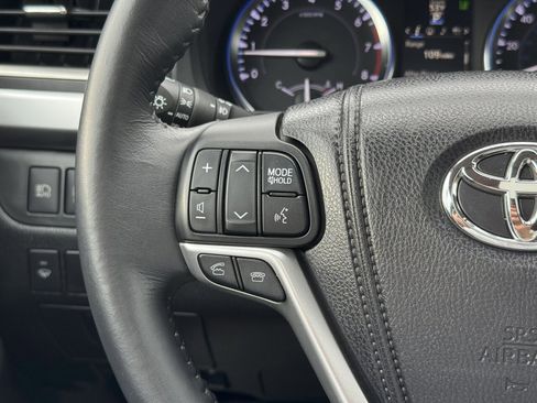 Used 2015 Toyota Highlander Limited w/ Driver Technology Package image 27