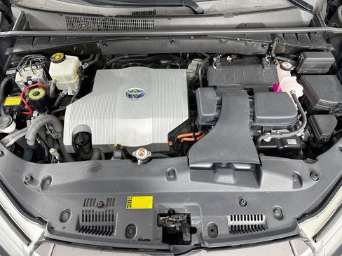 Certified 2019 Toyota Highlander XLE AWD/4WD image 32