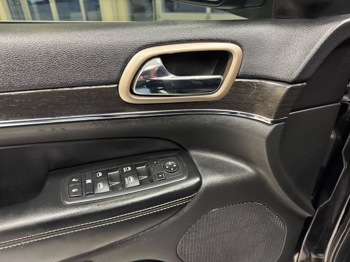Used 2015 Jeep Grand Cherokee Limited AWD/4WD image 10