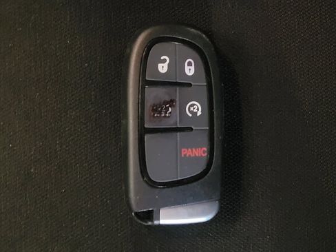 Used 2019 Jeep Cherokee Latitude Plus w/ Cold Weather Group AWD/4WD image 32