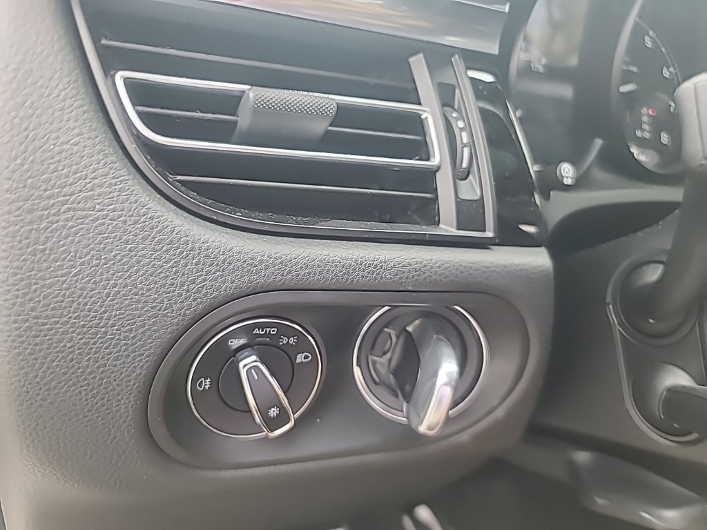 Used 2024 Porsche Macan AWD/4WD image 49